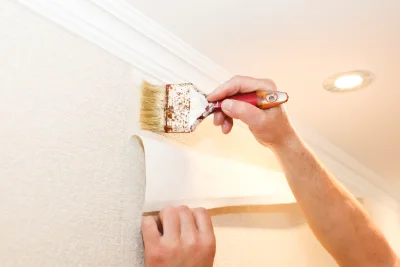Pose de papier peint aux Nans — revêtements muraux et toiles de verre